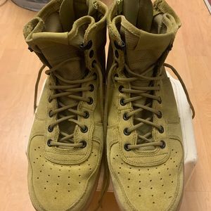 Nike Special Field Air Force 1 Mid Desert Moss